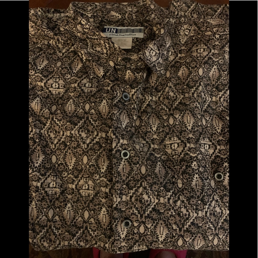 Untied brand men’s shirt